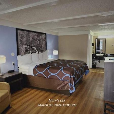 Super 8 By Wyndham Asheville/Biltmore Eksteriør billede
