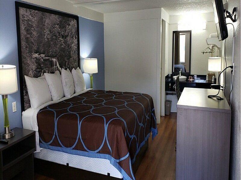 Super 8 By Wyndham Asheville/Biltmore Eksteriør billede