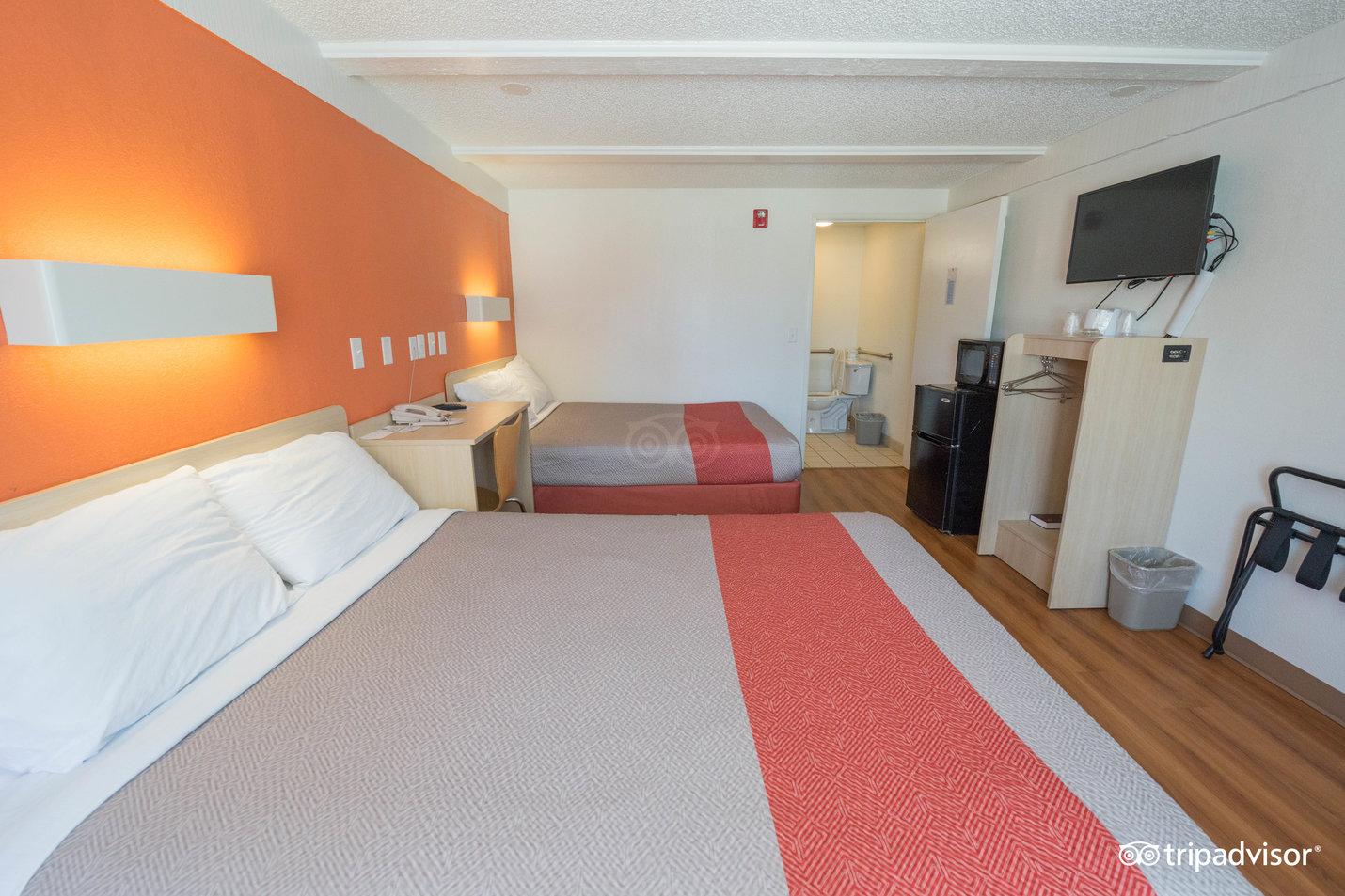 Super 8 By Wyndham Asheville/Biltmore Eksteriør billede