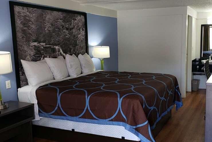 Super 8 By Wyndham Asheville/Biltmore Eksteriør billede