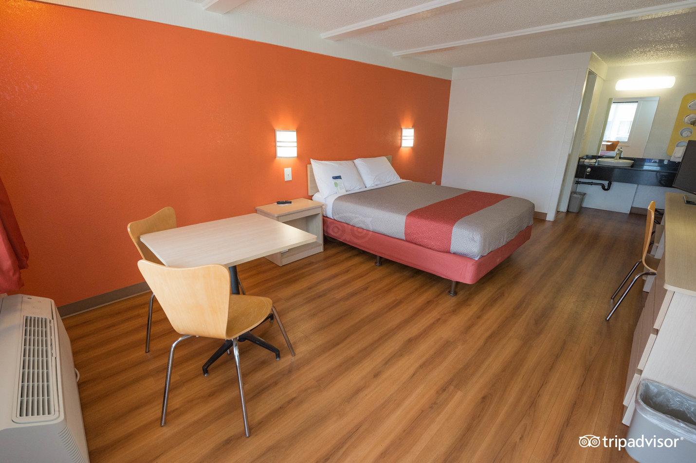 Super 8 By Wyndham Asheville/Biltmore Eksteriør billede
