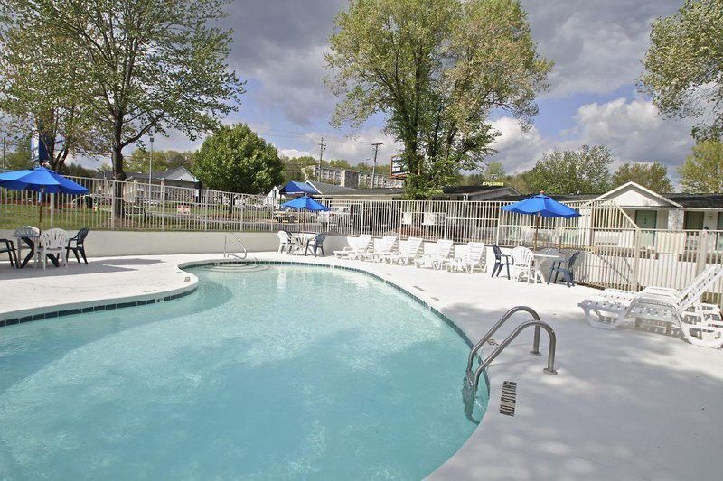 Super 8 By Wyndham Asheville/Biltmore Eksteriør billede